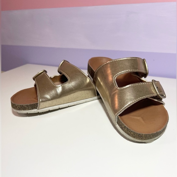 Gap, big girls slip on sandals, gold, size 1-2 - Picture 8 of 9